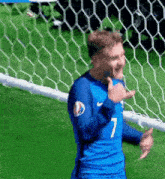 a soccer player with the number 7 on his jersey is giving a thumbs up
