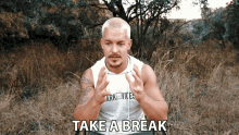 a man wearing a tank top that says arkevibes on it