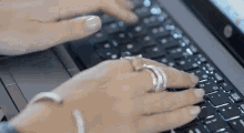 печатает текст на клавиатуре руки GIF - Typing Text Keyboard GIFs