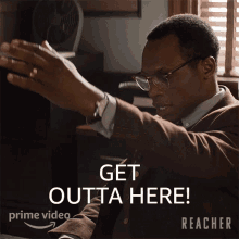 Get Outta Here Chief Detective Oscar Finlay GIF - Get Outta Here Chief Detective Oscar Finlay Reacher GIFs