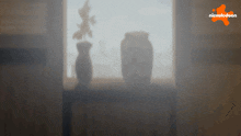 a blurry picture of a window with a nickelodeon logo