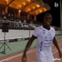 a soccer player wearing a white shirt with the number 09 on the side