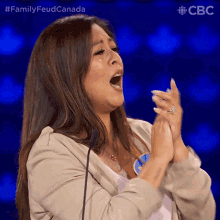 Clapping Hands Racquel GIF - Clapping Hands Racquel Family Feud Canada GIFs