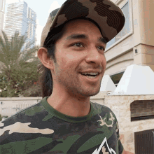 Just Be Normal Wil Dasovich GIF - Just Be Normal Wil Dasovich Act Natural GIFs