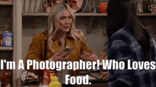 How I Met Your Father Sophie Tompkins GIF - How I Met Your Father Sophie Tompkins Im A Photographer Who Loves Food GIFs