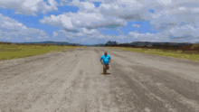 a man is running down a dirt road with the word hora written on the bottom