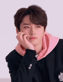 Lee Know Stray Kids GIF - Lee Know Stray Kids Pose GIFs