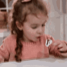 Eating June Crosby GIF - Eating June Crosby Claire And The Crosbys GIFs