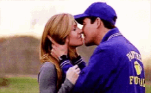 Kyle Chandler Kiss GIF - Kyle Chandler Kiss Connie Britton GIFs