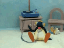 Pingu Listening To Music GIF - Pingu Listening To Music When Music Comes On GIFs