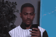 Texting Reading GIF - Texting Reading Mean Tweets GIFs