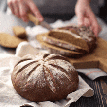 хлеб режут GIF