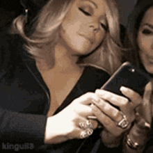 Mariah Carey Smart Phone GIF - Mariah Carey Smart Phone Browsing GIFs