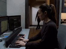 Chicago Pd On Computer GIF - Chicago Pd On Computer Kim Burgess GIFs