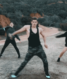 Feeling It Round And Round GIF - Feeling It Round And Round Dance Move GIFs