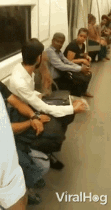 monkey viralhog avoid climb metro
