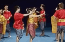 รำวง รำ ชุดไทย GIF - Thai Folk Dance Rumwong Thai Traditional Dress GIFs