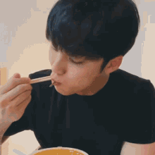 Mingyu Seventeen Mingyu Eating GIF - Mingyu Seventeen Mingyu Eating Mingyu Svt GIFs