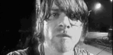 Kurt Corbain De Nirvana Escupiendo A La Camara GIF - Escupitajo Escupida Escupir GIFs