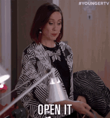 Open It Expand GIF - Open It Expand Spread GIFs