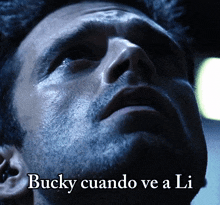 a close up of a man 's face with the words bucky cuando ve a li
