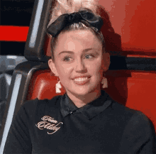 Smiley Miley Cyrus GIF - Smiley Miley Cyrus Wink GIFs