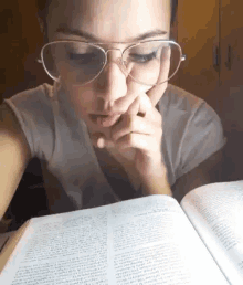 Studying Selfie GIF - Studying Selfie Reading GIFs