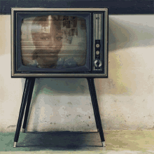 Lady Smiling GIF - Lady Smiling Tv GIFs