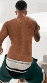 Thiago Pantaleão Whining Hips GIF - Thiago Pantaleão Whining Hips Twerking GIFs