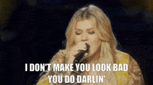 Kelly Clarkson Mine GIF - Kelly Clarkson Mine I Dont Make You Look Bad You Do GIFs