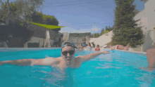 Vinsi Vso GIF - Vinsi Vso Swimming Pool GIFs