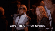 give the gift of giving mary j blige sheryl crow 30rock give