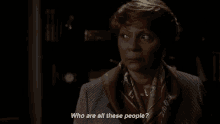Uncomfortable GIF - Who Are All These People What Is Going On People GIFs