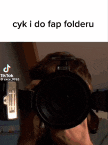 a man is taking a picture of himself with a camera and a caption that says cyk i do fap folderu