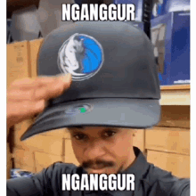Nganggur Nganggur Topi GIF - Nganggur Nganggur Topi Nganggur Hat GIFs