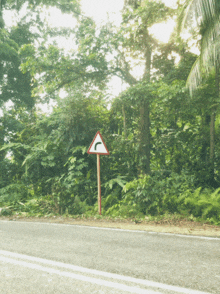 a sign on the side of a road indicates that there is a right turn