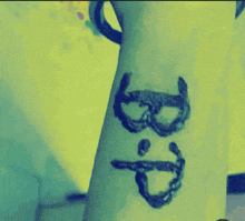 a person has a tattoo on their wrist that says bb