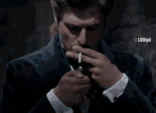La Dama Velata Fumo GIF - La Dama Velata Fumo Accendere Sigaretta GIFs
