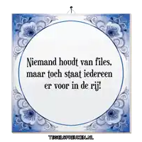 a blue and white tile with the words niemand houdt van files