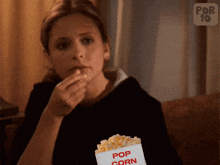Popcorn Buffy The Vampire Slayer GIF - Popcorn Buffy The Vampire Slayer Eat Popcorn GIFs
