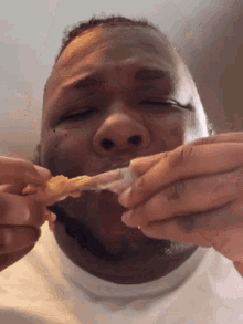 Carter Eats Chicken Black Guy GIF - Carter Eats Chicken Black Guy Chicken GIFs