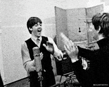 Paul Mccartney The Beatles GIF - Paul Mccartney The Beatles John Lennon GIFs
