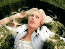 Gwen Stefani Laying GIF - Gwen Stefani Laying Gwen Stefani Gifs GIFs