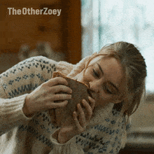 Eating Pizza Zoey Miller GIF - Eating Pizza Zoey Miller Josephine Langford GIFs