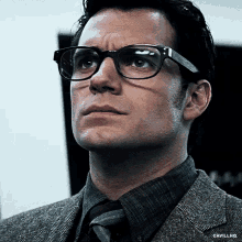 Clark Kent Henry Cavill Time To Go GIF - Clark Kent Henry Cavill Time To Go GIFs