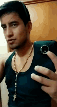 Man Mirror Selfie GIF - Man Mirror Selfie Kisses GIFs