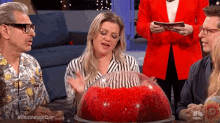lets do this we got this kelly clarkson red nose day hollywood game night