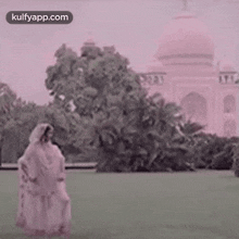 Dancing In Front Of Taj Mahal.Gif GIF - Dancing In Front Of Taj Mahal Aishwarya Rai Taj Mahal GIFs