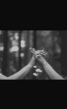 Love Hold Hands GIF - Love Hold Hands Couple GIFs