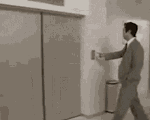 Travolta Meme GIF - Travolta Meme Elevator GIFs